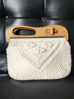 Vintage 1970s Handmade Macrame Purse Wood Top Handle Ivory Cream